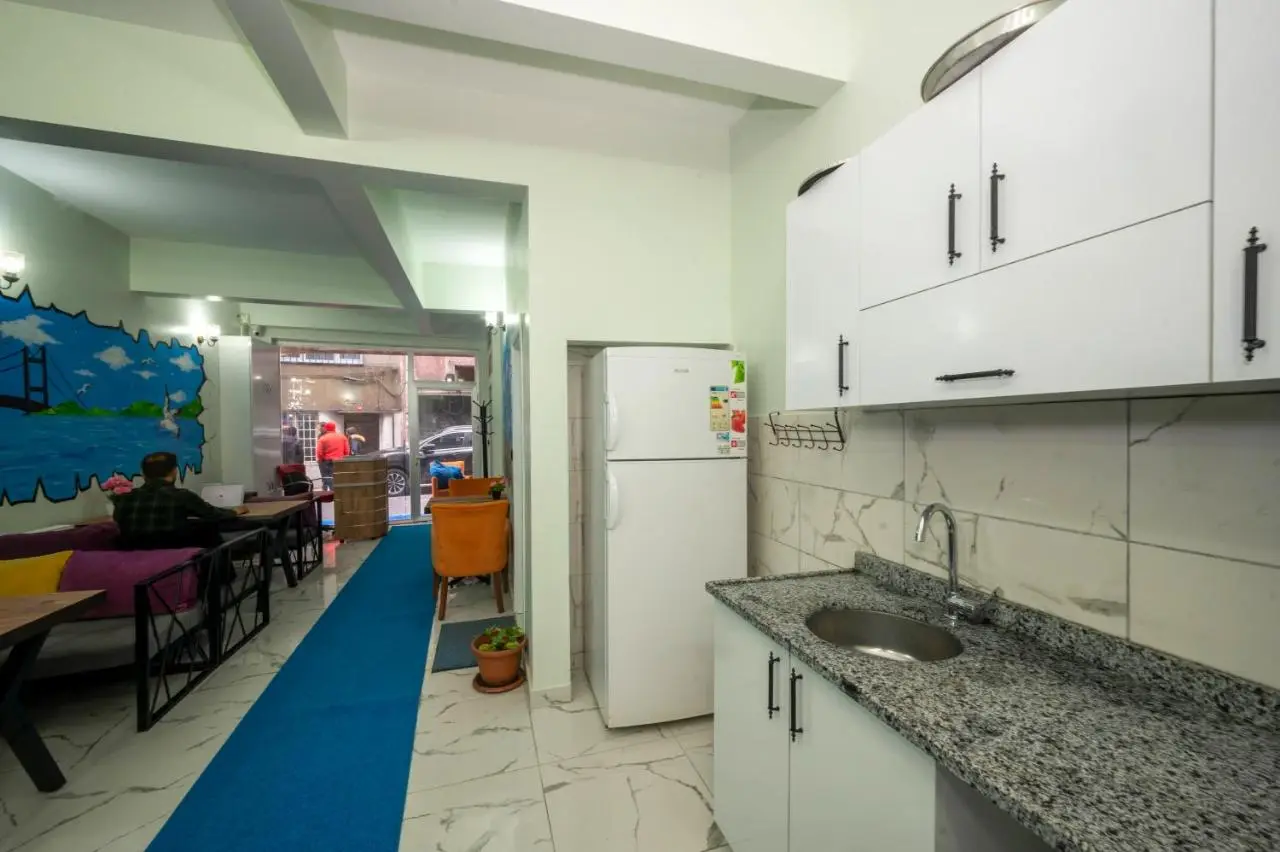 XALİLA HOSTEL & CAFE LADİES ROOM
