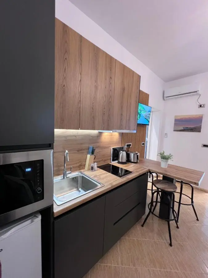 White Star Villa - Studio Apartments with Parking