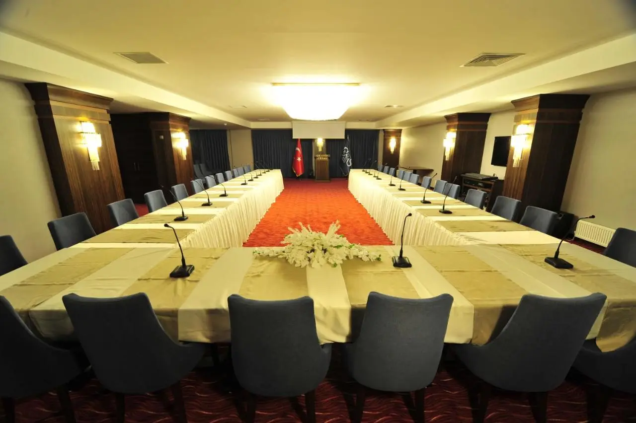 Grand Cenas Hotel