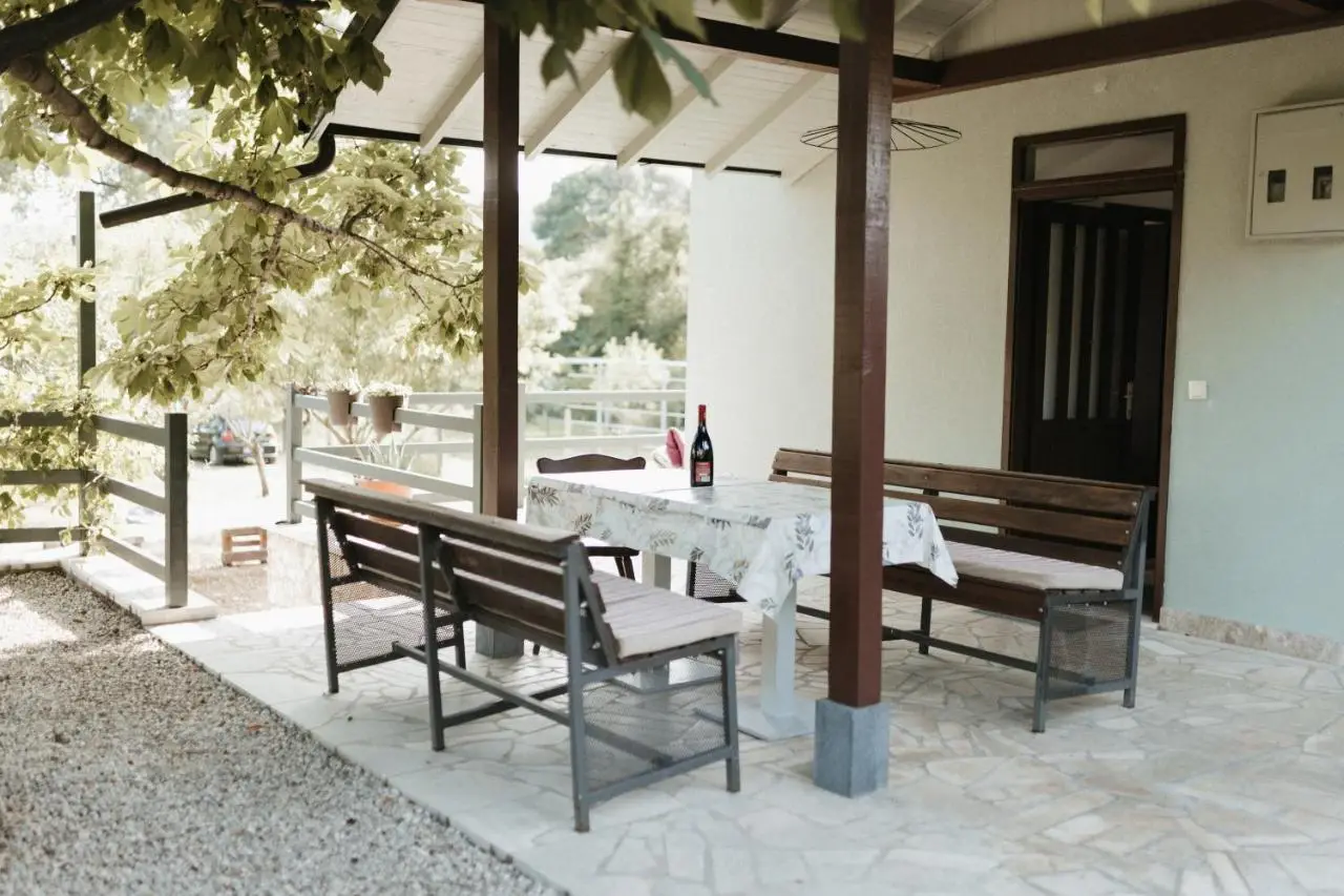 Almond Buna PoolHouse