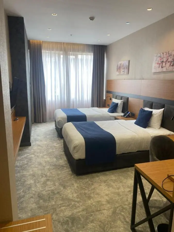 Hotel Monarch