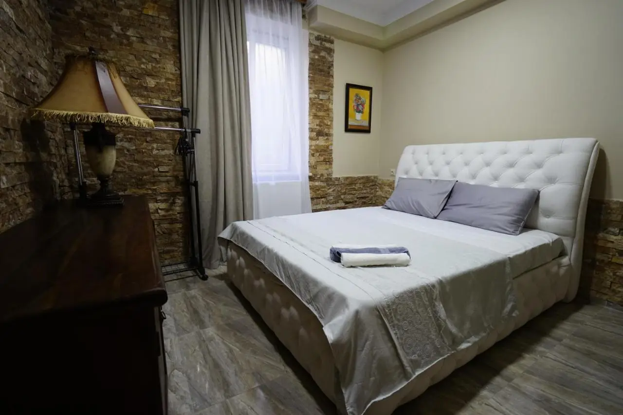 Hotel Daisy S Home