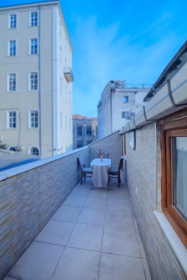 White Moon Suites