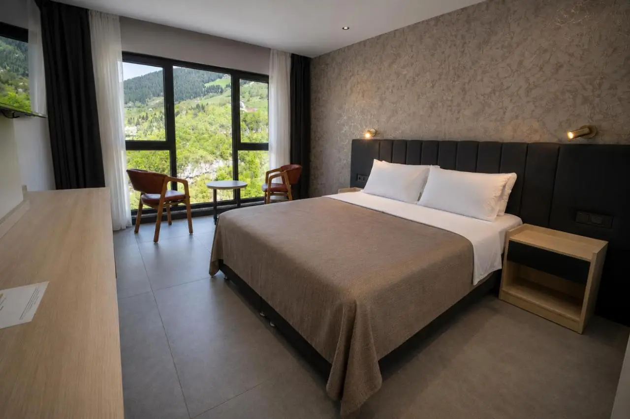 Demederon Hotel