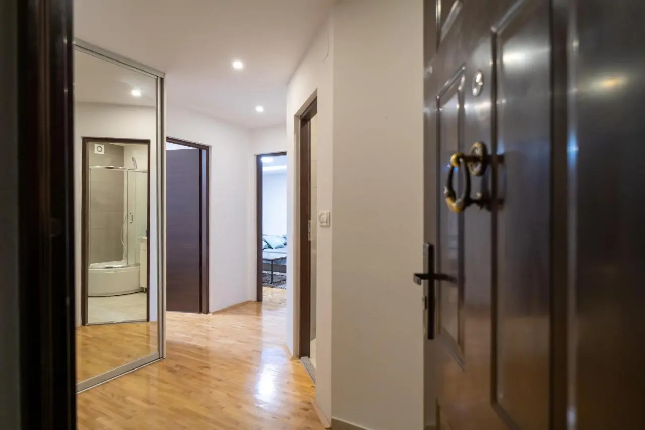 Green Riverside Apartment