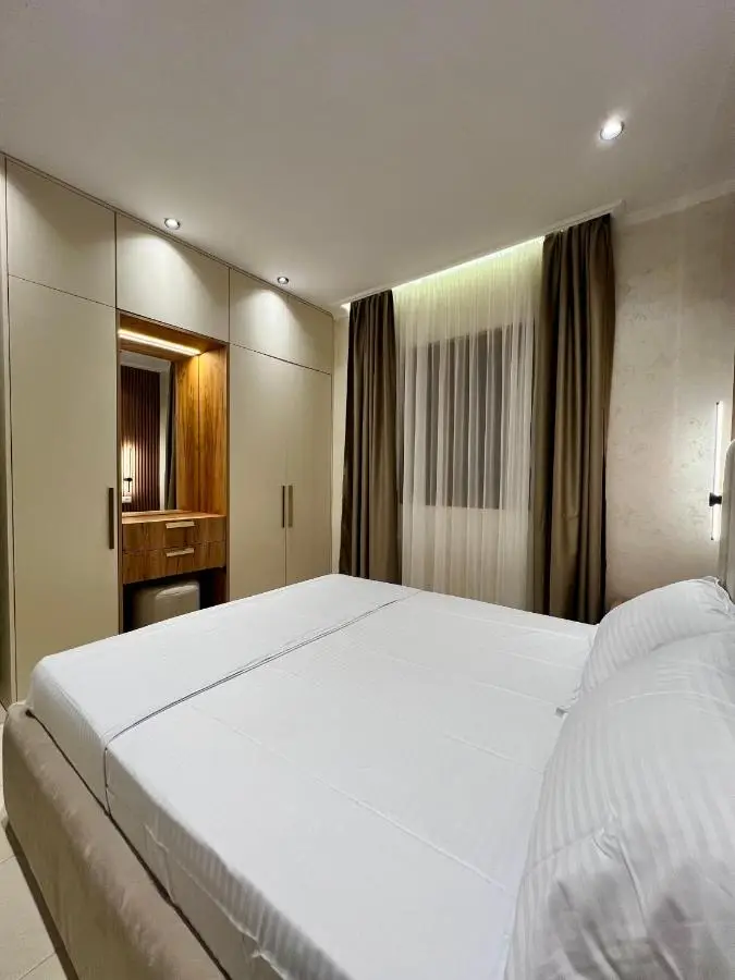 Kamberi Hotel & Apartments