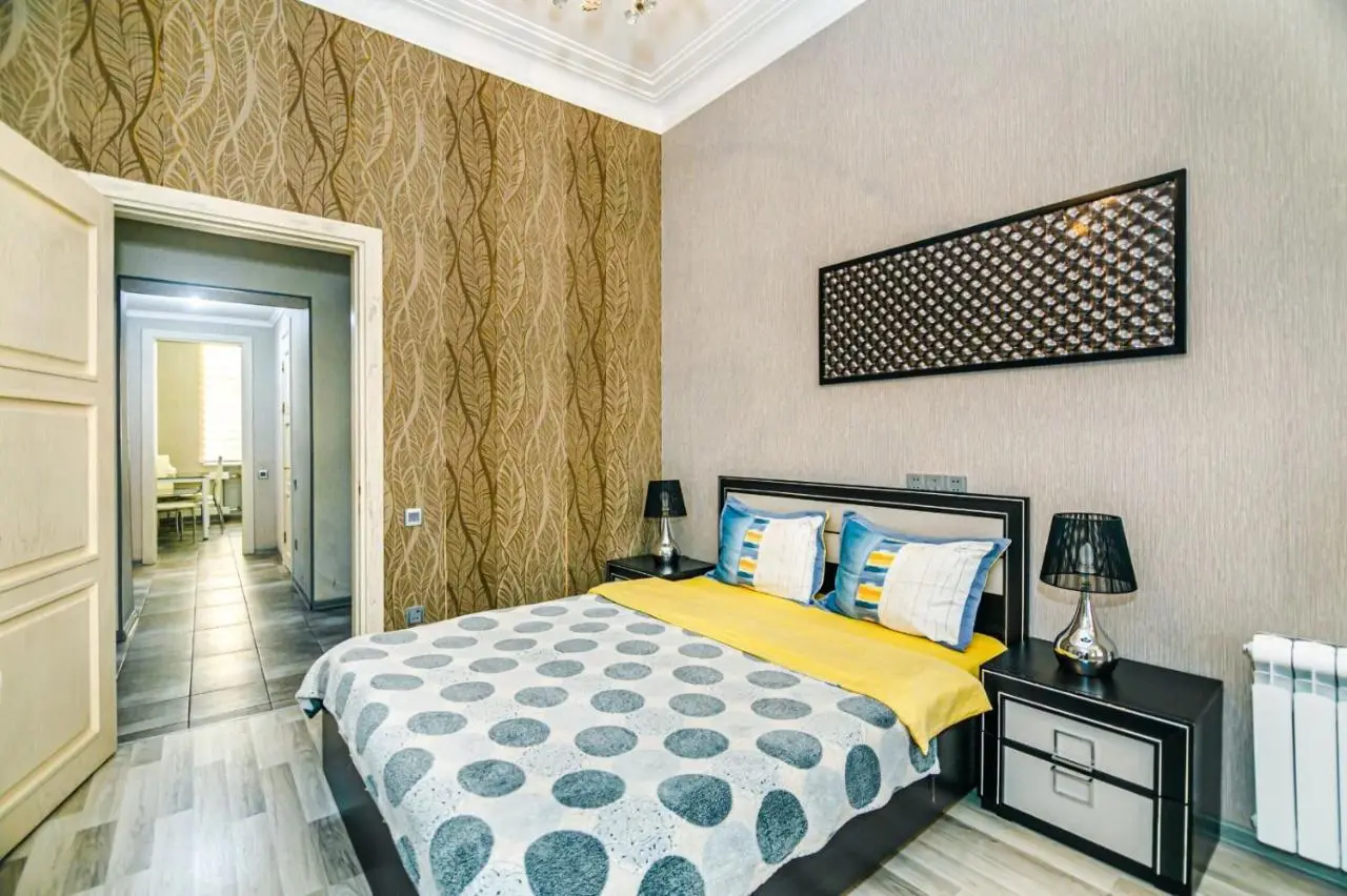 Azneft Square Deluxe Apartment
