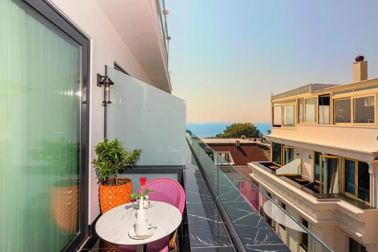 The Magnaura Palace Hotel
