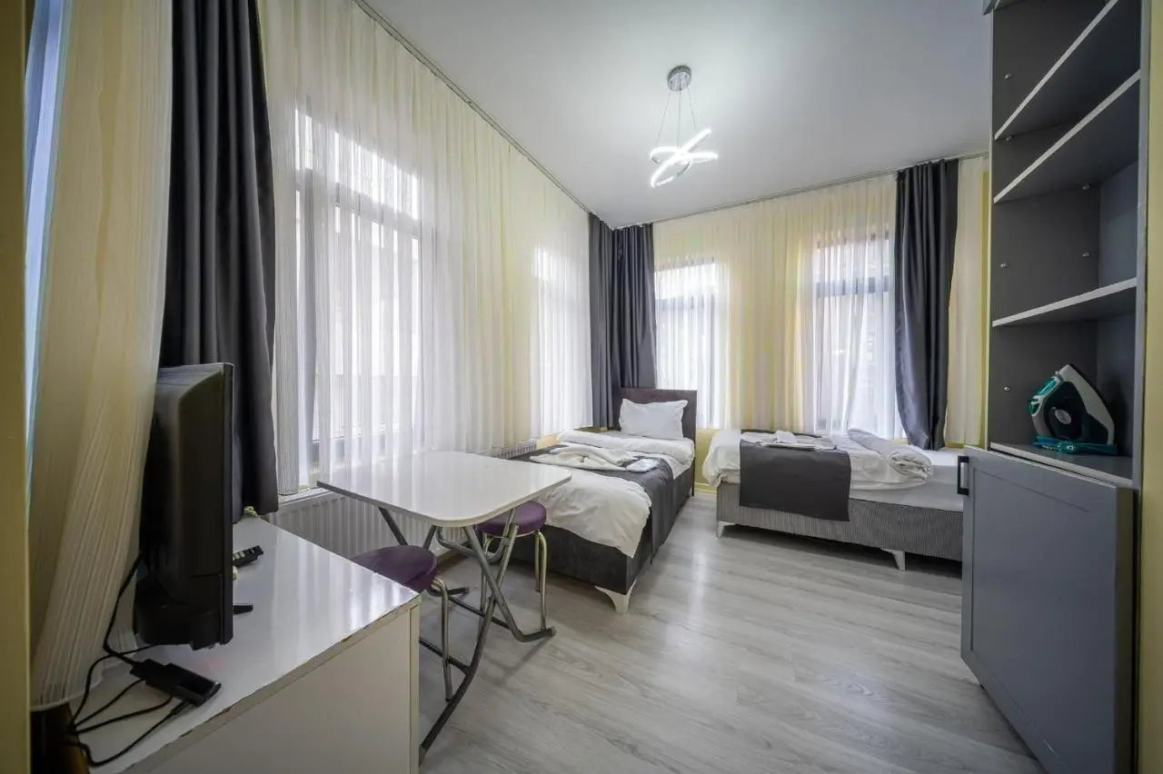Cihangir apart