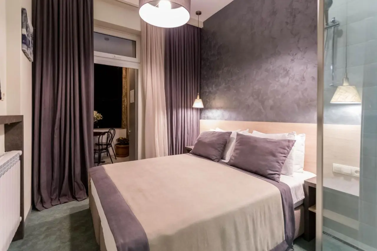 Luxury 3 BR apartment by Freedom square City Center