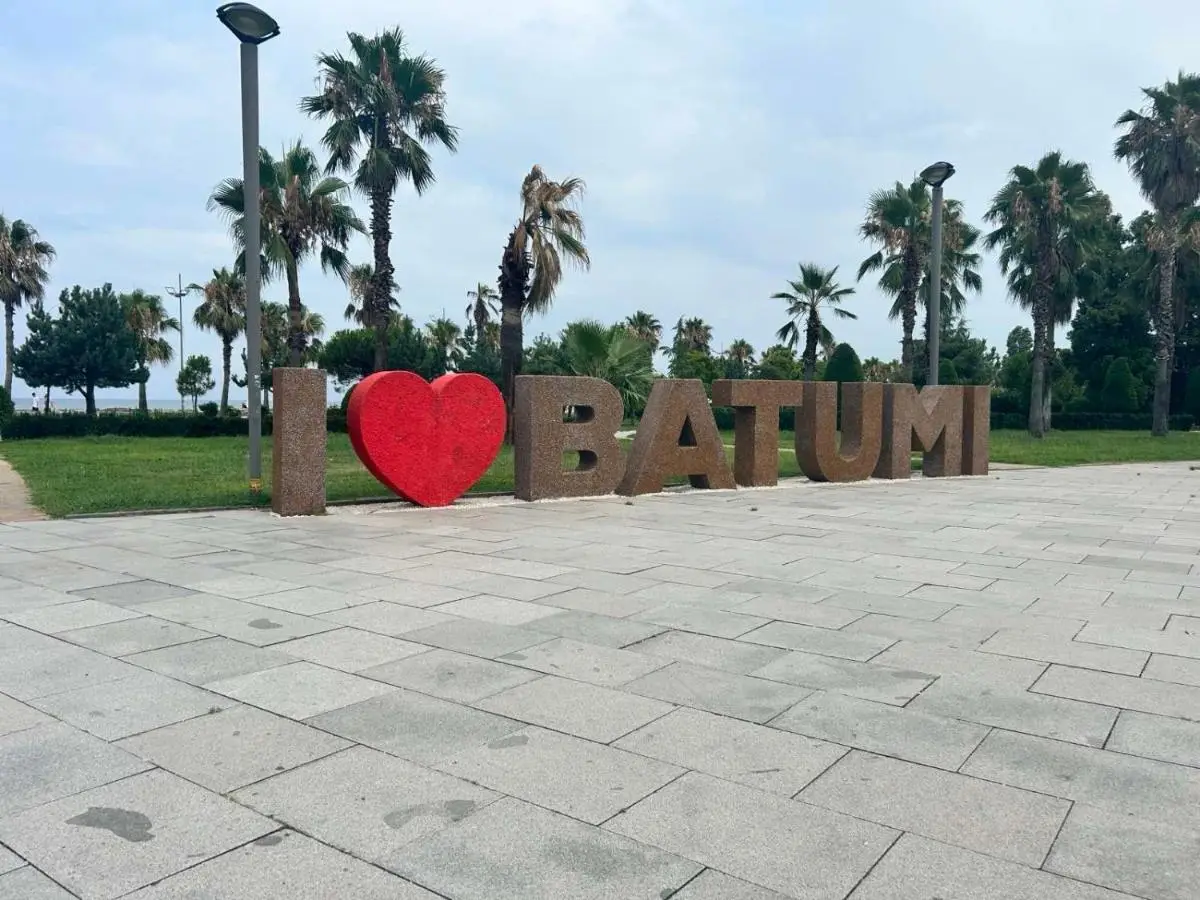 Batumi La Quinta - Sea & Airport View