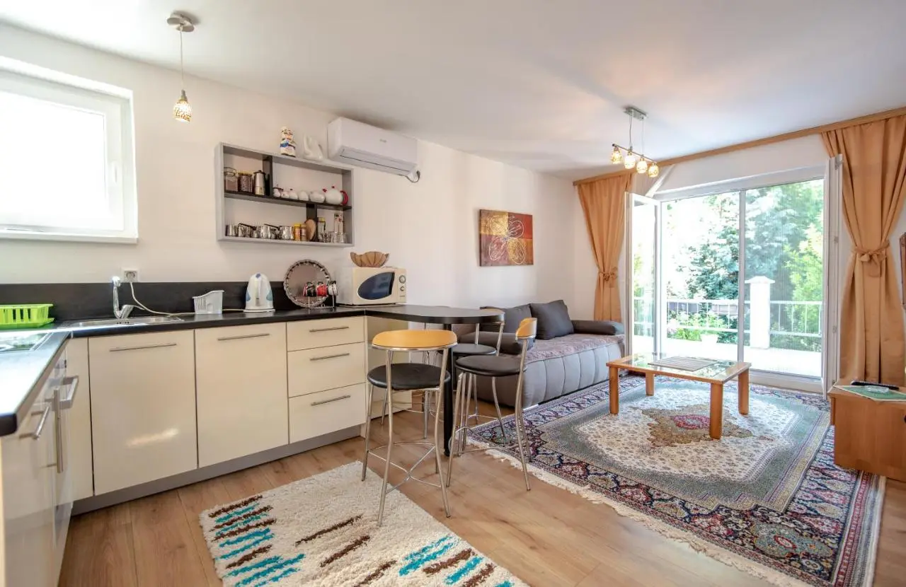 Apartman MirA