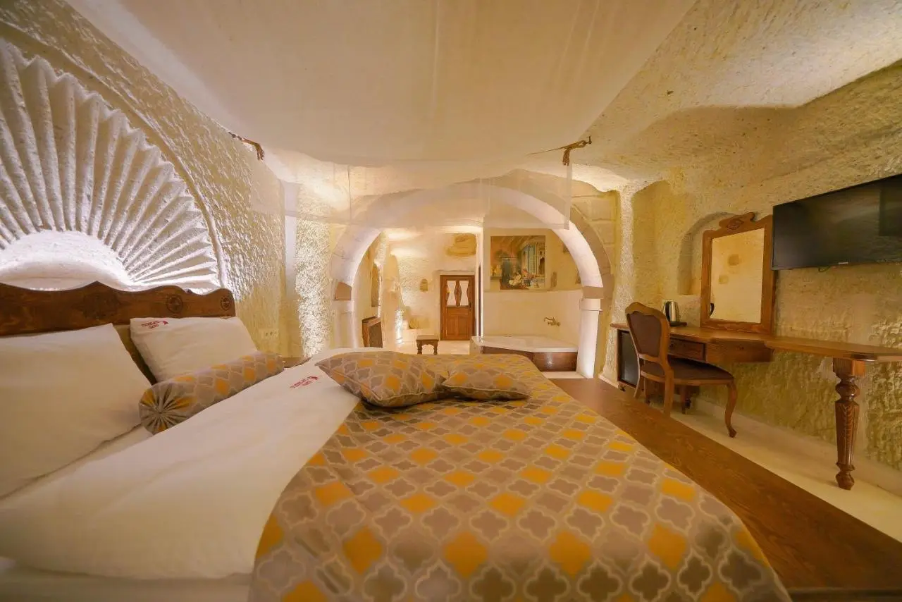Fairyland Cave Hotel