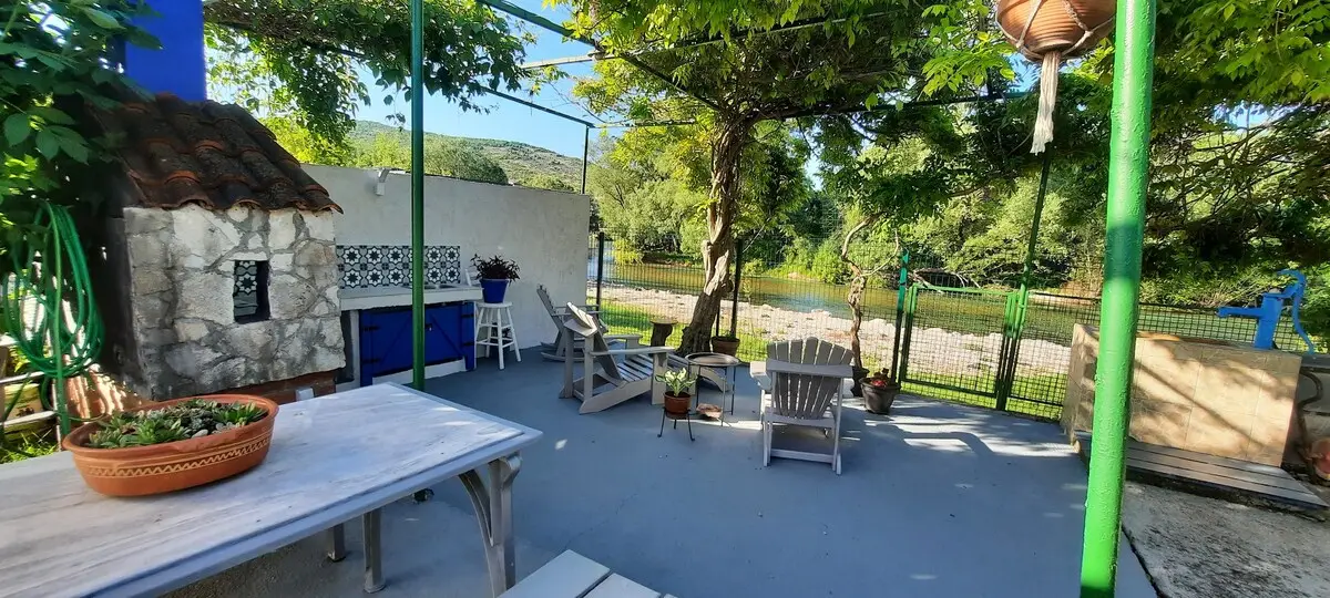 Sunshine Apartment – Pool, River & Garden Oasis