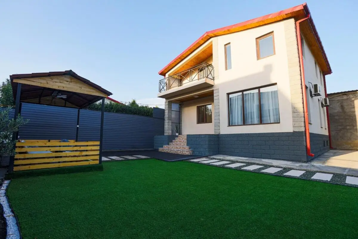 Brand-New 2BR House with Garden