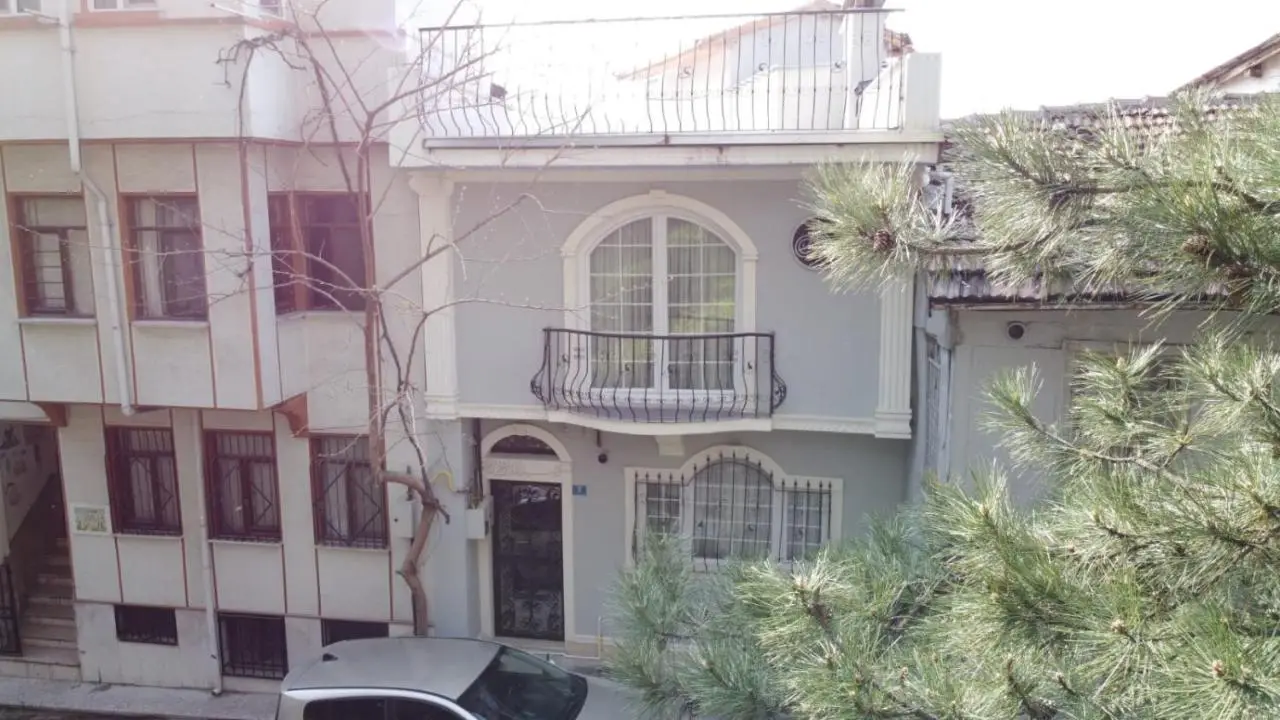Cozy Home Next to Green Mosque
