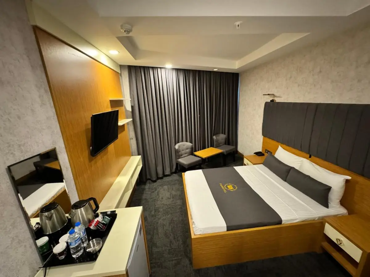 E5 PARK OTEL