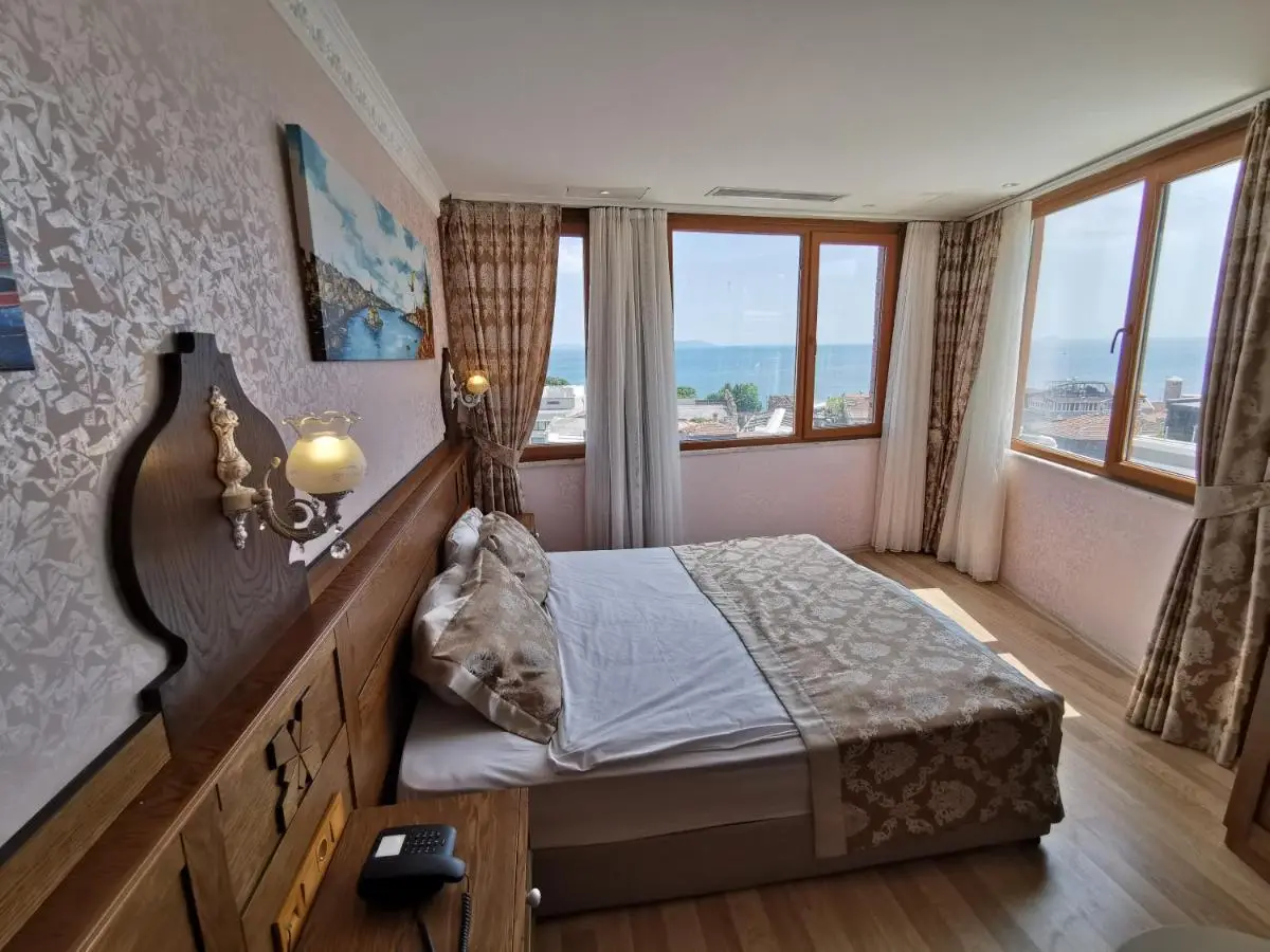 Perapolis Hotel