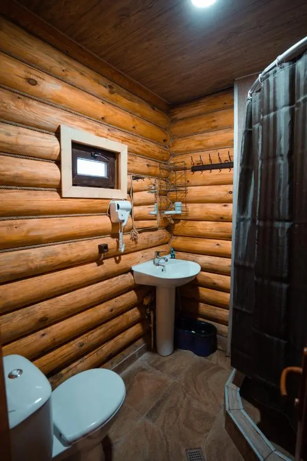 Kingswood Cabins Borjomi