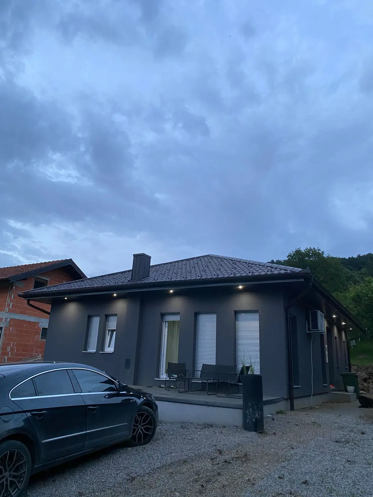 Villa La Familia, exclusive
