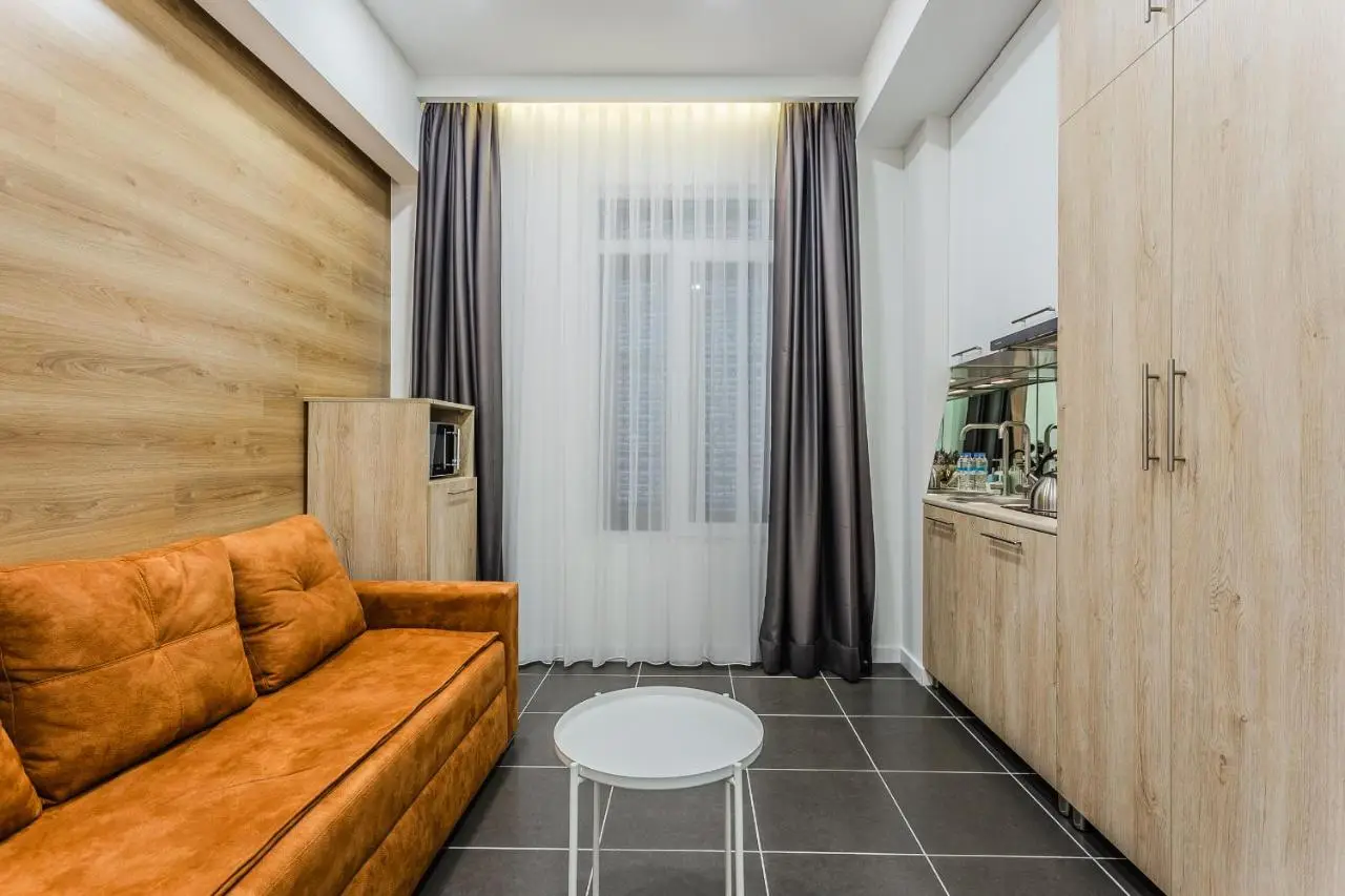 8 Rooms Apartotel On Meidan