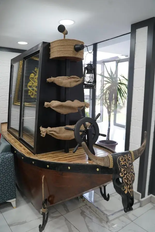 Sword Suit Hotel