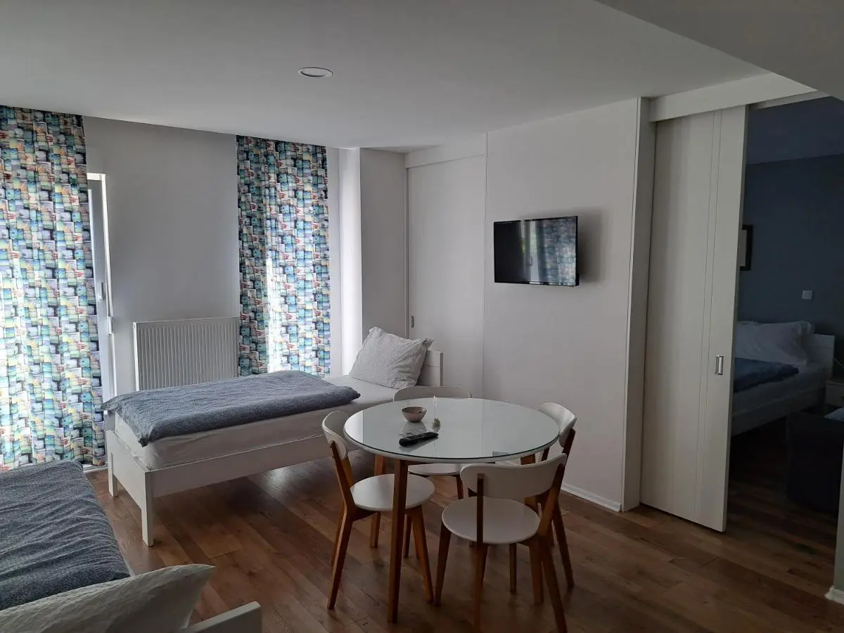Villa Flower with Free Onsite Parking