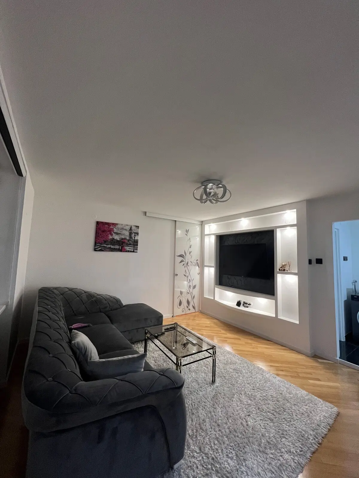 Luxury fresh renovated apartment