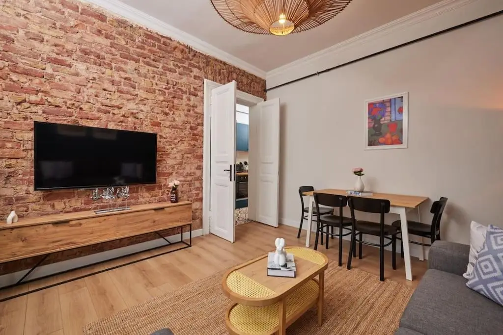 Charming 3BR 2Bath AC in Center - Santur D8