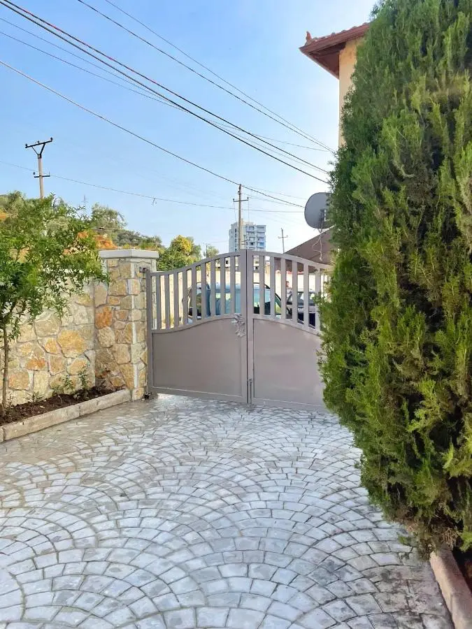 Villa Joli - Spacious Houses with Yard & Parking in Central Vlore