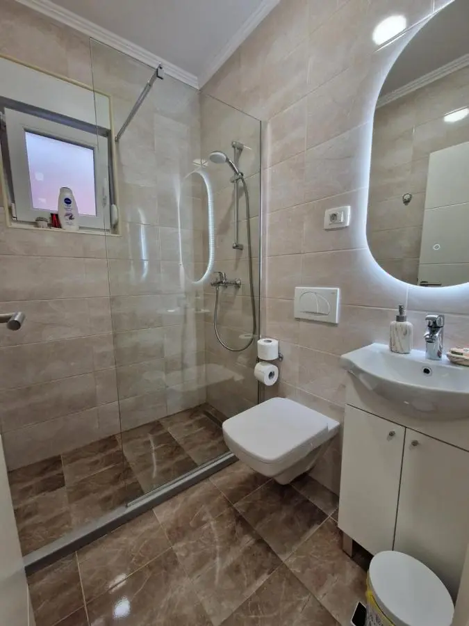 Villa Tamara with garden and river view - free private parking Bicycle & Motorcycle Garage