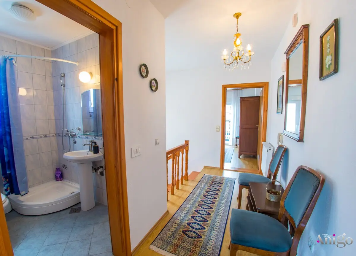 Apartment Ado