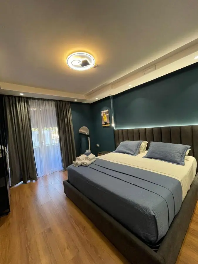 Peaky Hotel