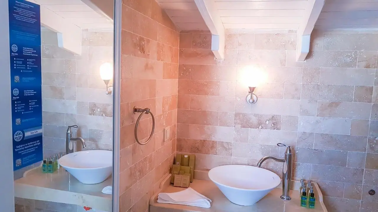 Rebetiko Hotel