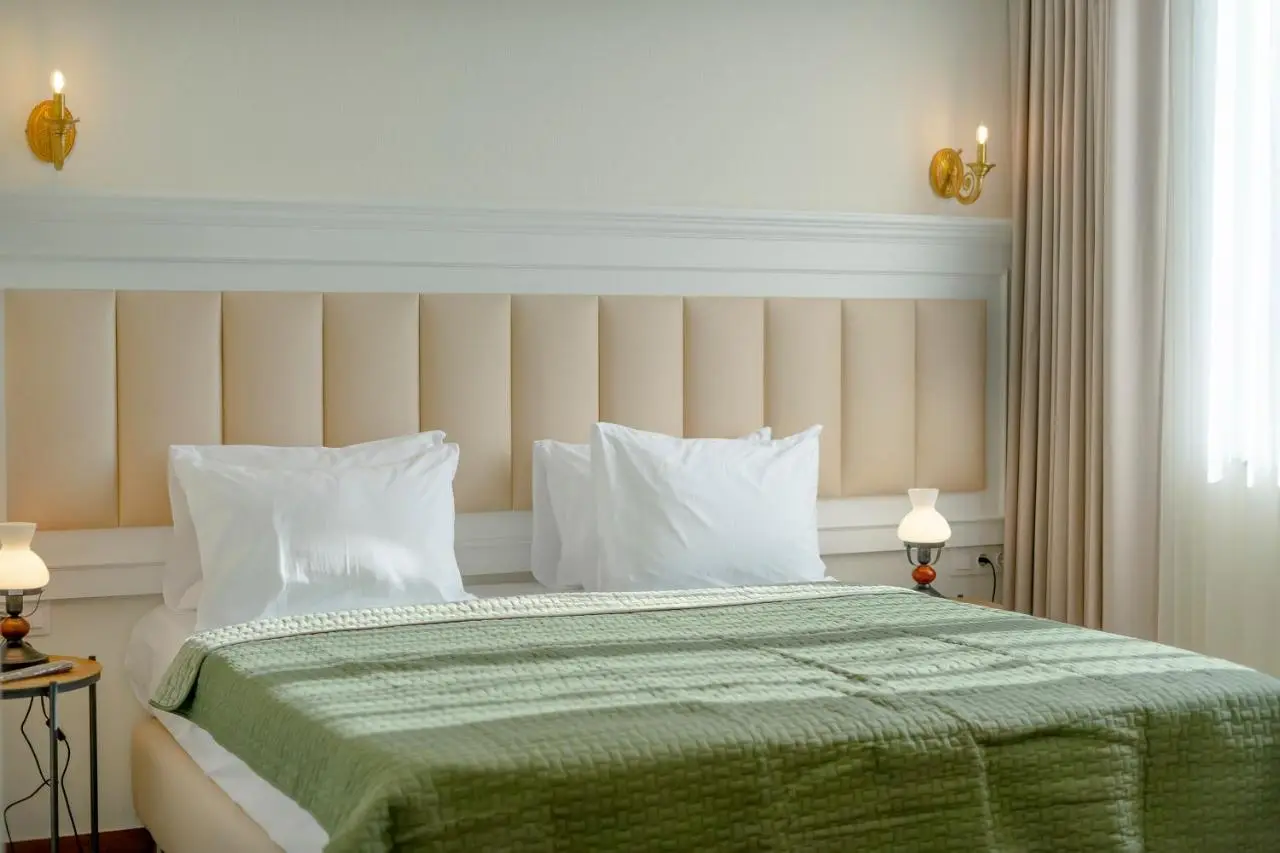 Iris Hotel