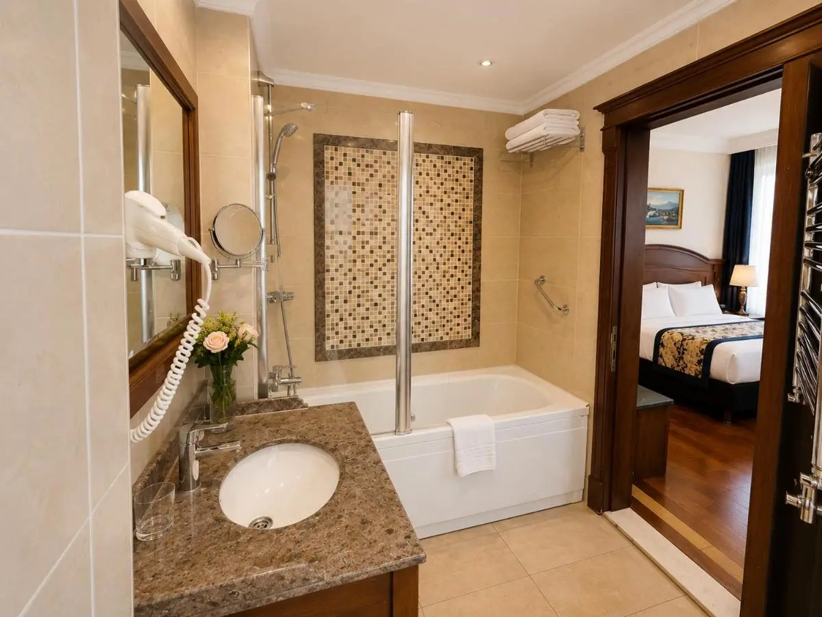 GLK PREMIER The Home Suites & Spa