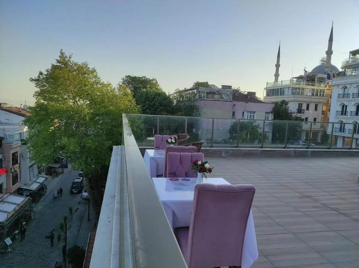 Magnaura House Hotel