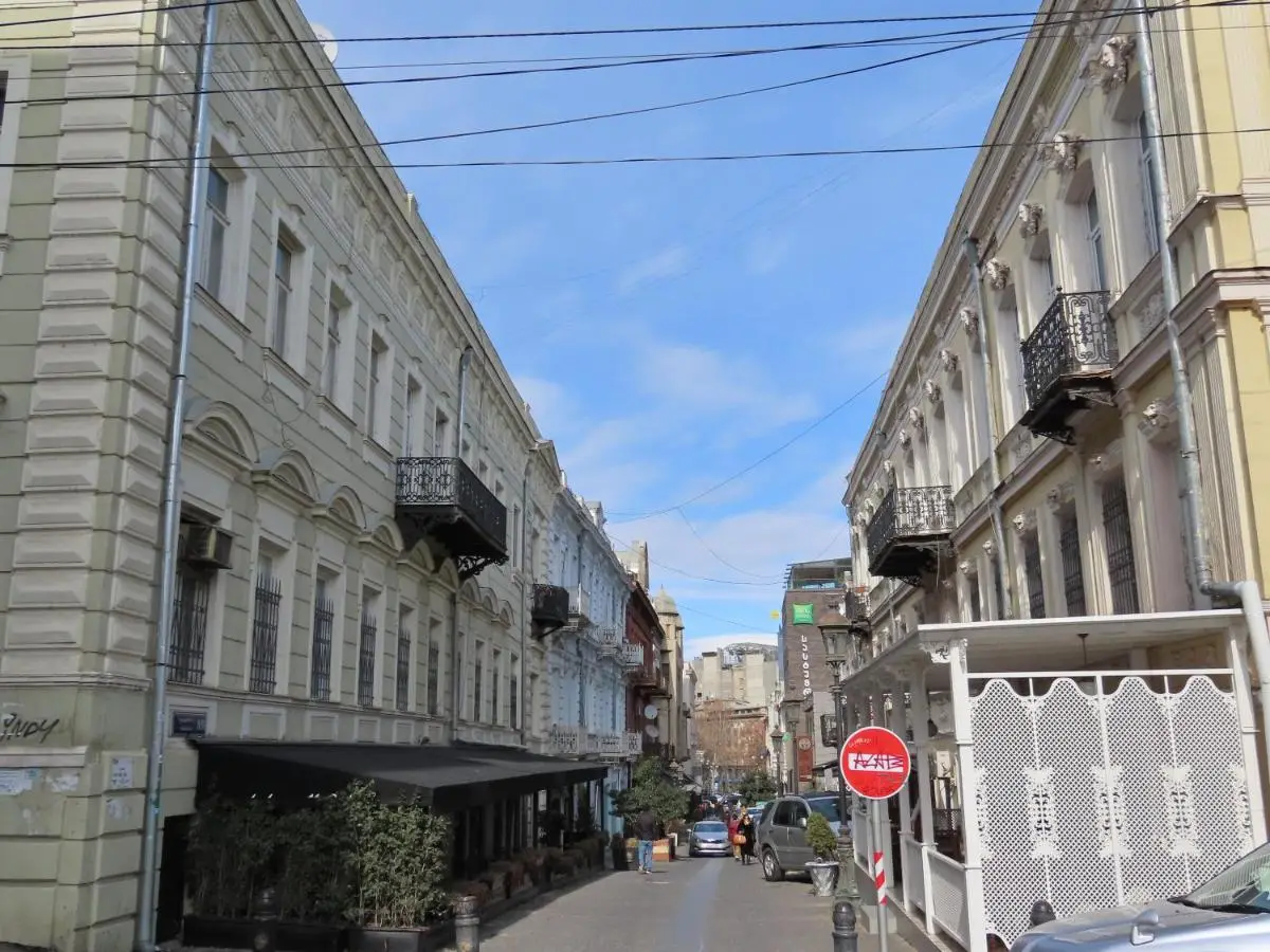 2BR loft apartment near Liberty square