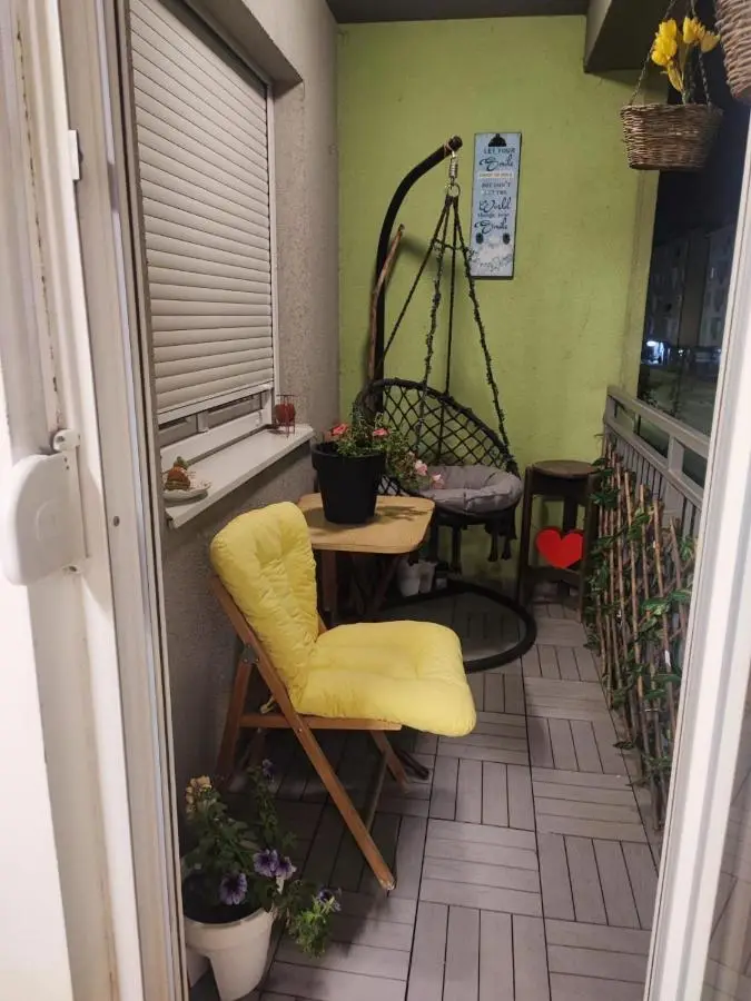 Yellow Corner Lux apartment, Lukavica, Istocno Sarajevo near Airport - free parking