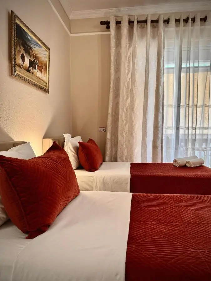 All Seasons Apartments - Free Parking & City Center