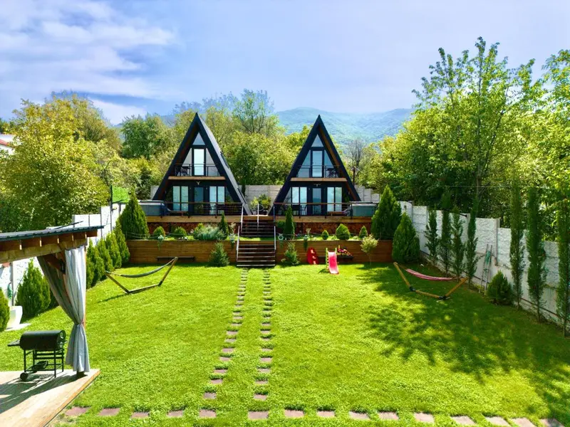 Luxury Cottages with Hot Tubes, Garden and BBQ