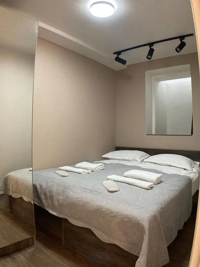 A cozy and comfortable semi-basement apartment