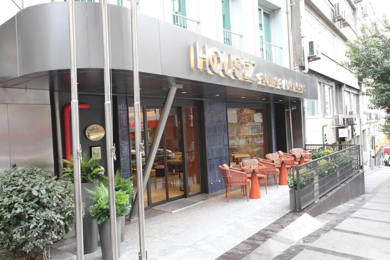 Housez Suites & Apartments Special Class