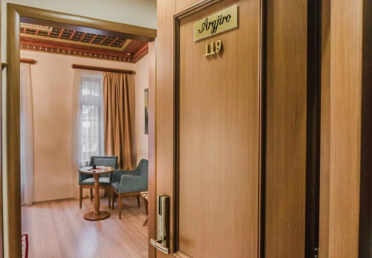 Hotel Argjiro
