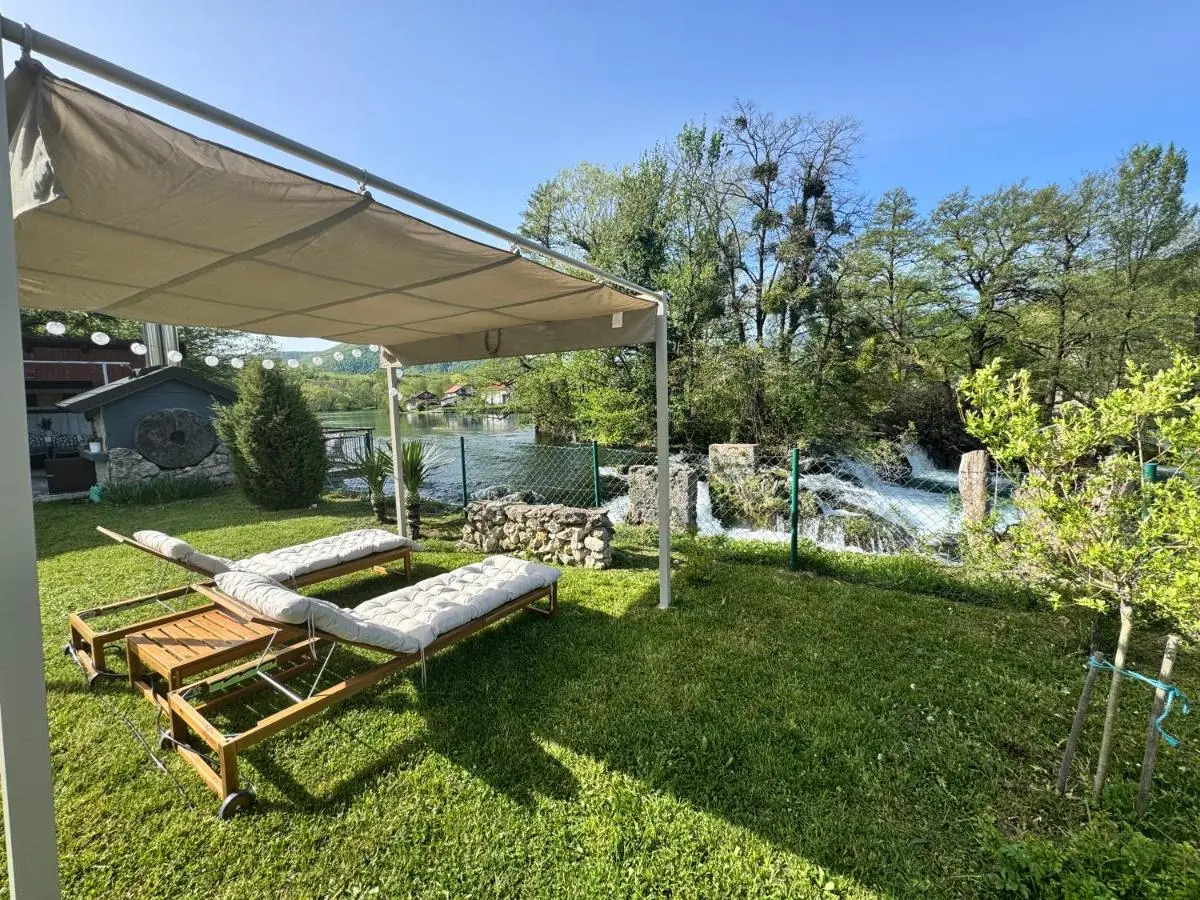 Hotri House On The River Island