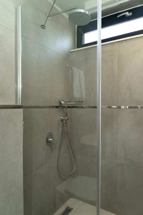 MENE SUITES