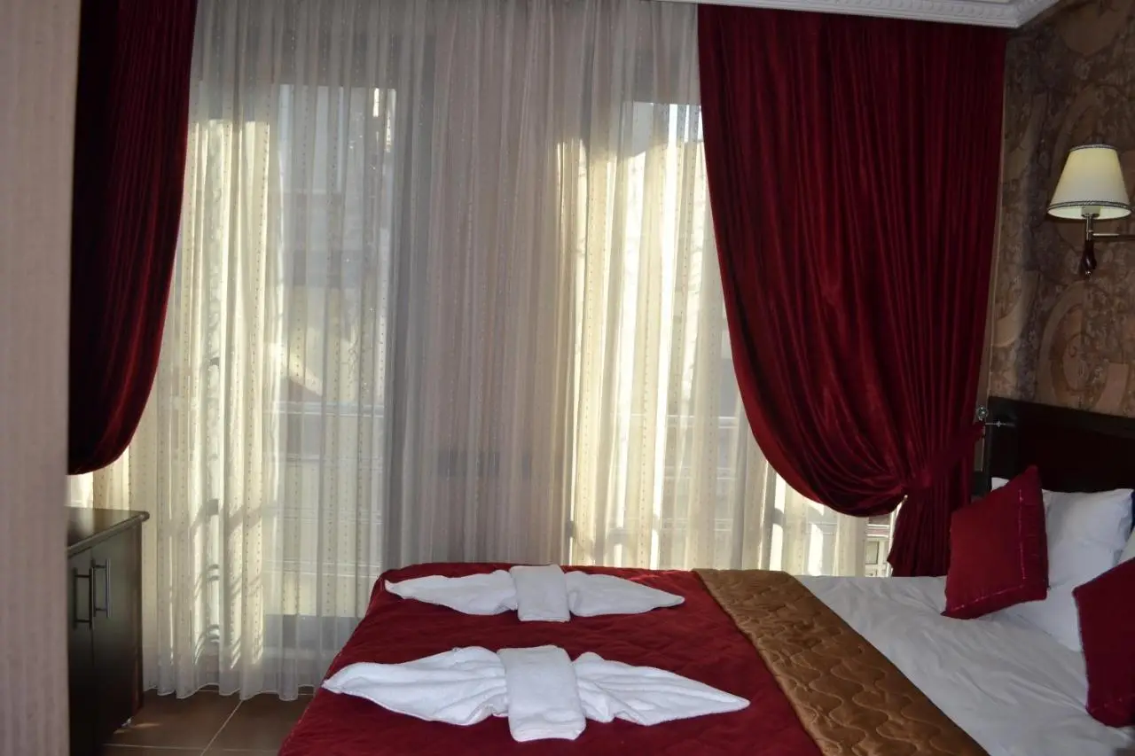 Ares Hotel