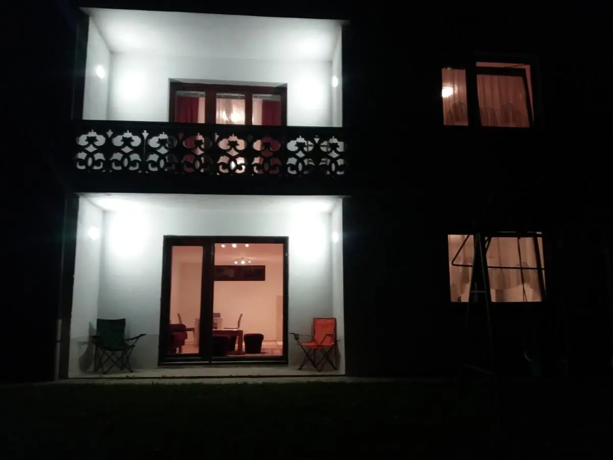 Honey Apartments