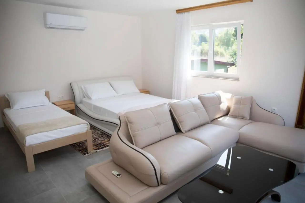 Kovac Riverfront Apartments