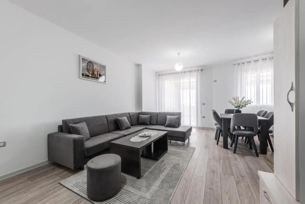 City Escape Apartment by PikHost